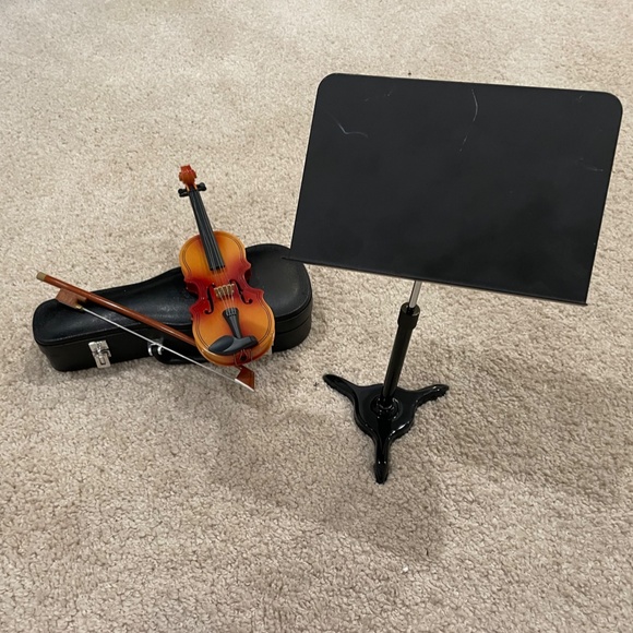 American Girl Viola, bow, case, music stand and rosin - Picture 3 of 5